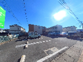 晴天の屋外駐車場