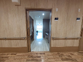 長い廊下と各部屋の前