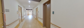 綺麗で広々とした施設内の廊下