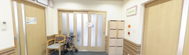 ケア施設内の廊下と設備
