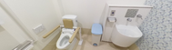 介護施設の手すり付トイレ空間