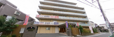 清潔感溢れる介護施設外部