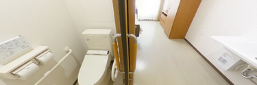 介護施設内部の通路と部屋