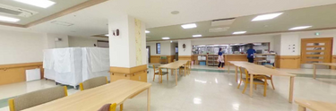 広くて明るい施設の共用エリア