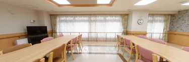 居心地の良い食堂エリアの全景