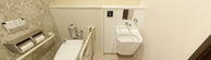 施設のトイレ設備と安全機能