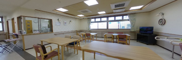 明るく広々とした施設内部