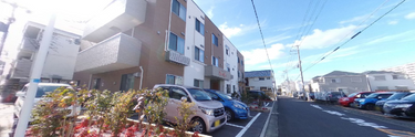 都市型交差点の日中景観