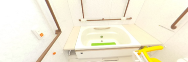 介護施設の清潔な浴室