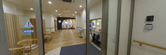 福祉施設内の清潔な通路