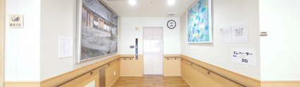 介護施設の内部の通路