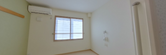介護施設の明るく広い部屋