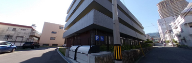 清潔感ある介護施設の通り