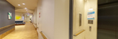 施設の清潔な内部廊下
