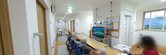 職員作業スペースを含む施設内部