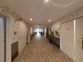 介護施設の広々とした廊下
