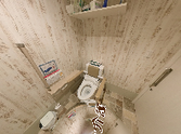 施設内のゆとりあるトイレ設備