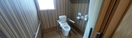 手すり付きの介護施設トイレと洗面所