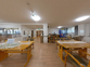広々とした食事スペース