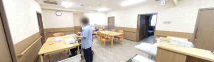 ケアスタッフが活躍する介護施設内