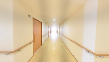 介護施設内の廊下の風景
