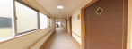 介護施設内の広々とした廊下