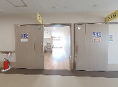 明るく広い廊下