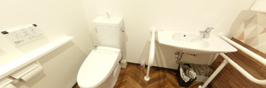 手摺付きトイレの内装