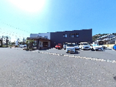 広々とした駐車場
