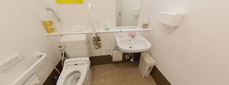 広々とした介護用トイレ施設