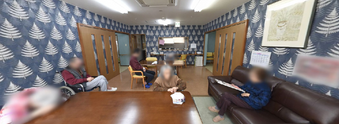 明るく開放的な共有スペース
