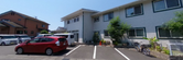 ケアホームの駐車場と周辺
