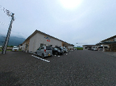 広々とした施設前庭