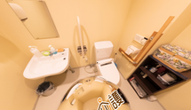 施設の手入れされたトイレエリア