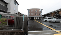 介護施設の外観とアクセス良好な立地