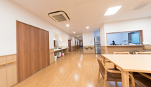 介護施設での共有リビング空間