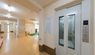 介護施設の廊下と個室エントランス