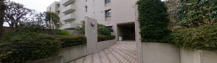 清潔感ある介護施設の外観