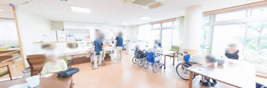 職員と利用者が活動する施設内部