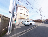 静かな住宅街の交差点