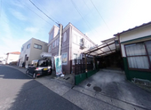 住宅街の介護施設外観