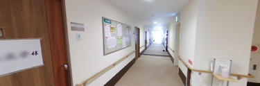 整った介護施設の通路