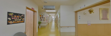 心地よい環境の介護施設内部