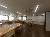 広々とした明るい部屋