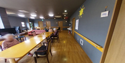 介護施設の食堂とリビング