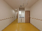 明るい個室の部屋