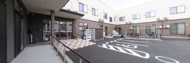 介護施設の外観と入口
