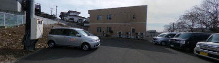 介護施設の入り口と外観