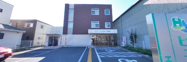 介護施設の外観とエントランス