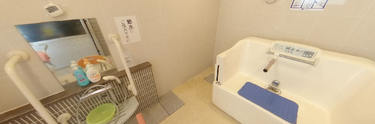 キレイで整備された介護の浴室